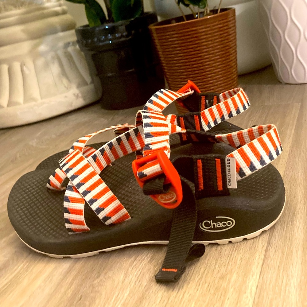 Women’s Chacos - Sz 6